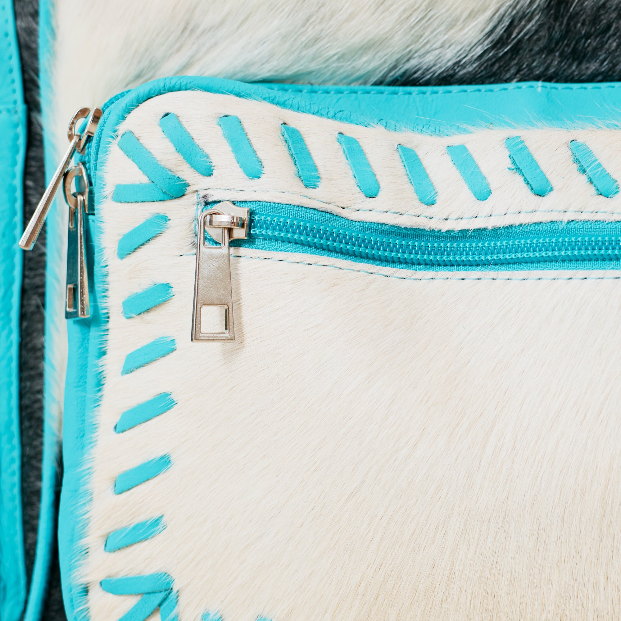 Sac à dos western turquoise à franges en cuir & poil véritable