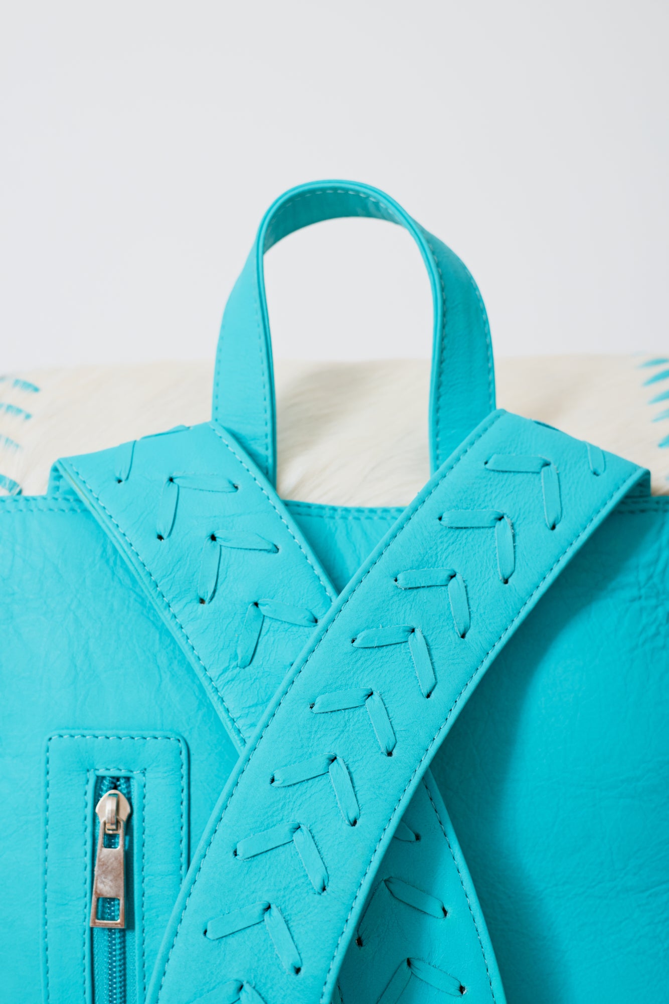 Sac à dos western turquoise à franges en cuir & poil véritable