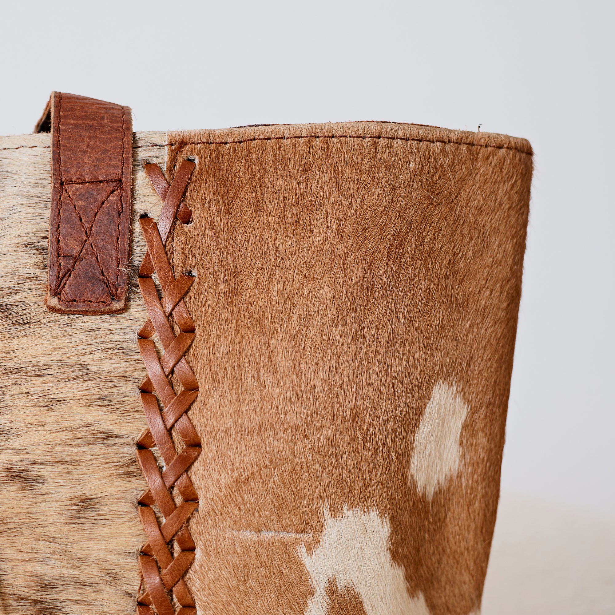 Sac à main western en poil de vache tressé