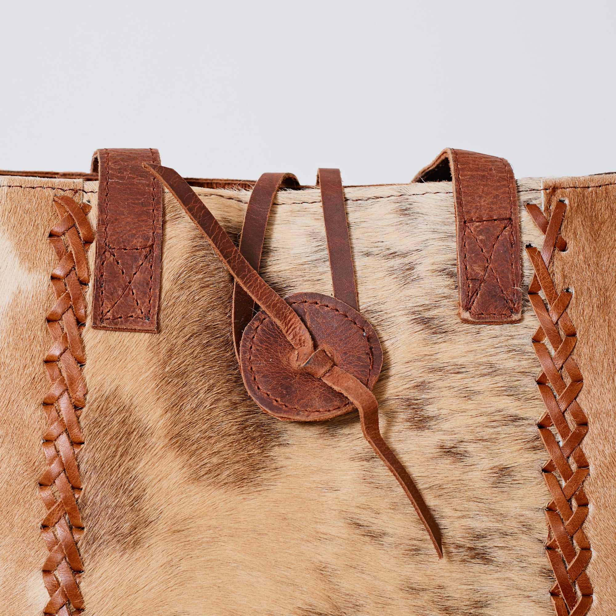 Sac à main western en poil de vache tressé
