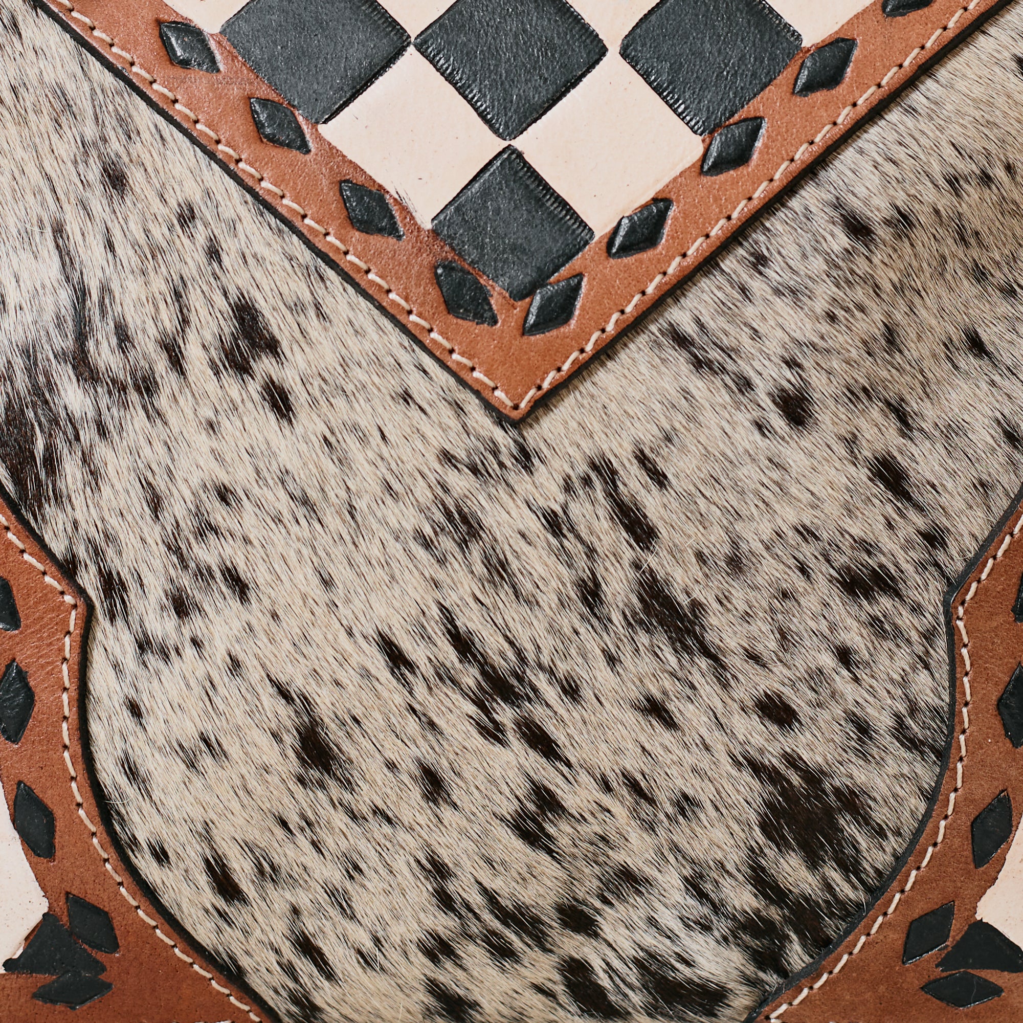 Pochette western damier en poil de vache