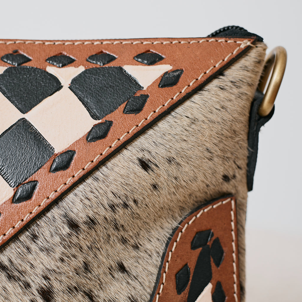 Pochette western damier en poil de vache