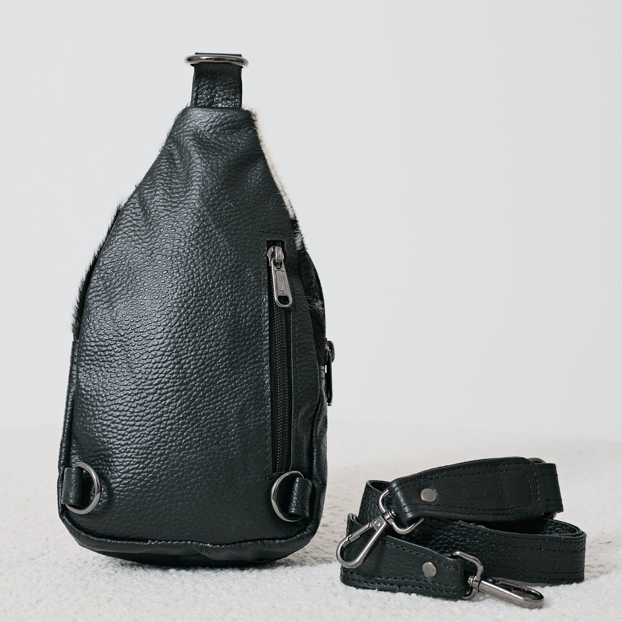 Sac bandoulière western en poil de vache noir et blanc