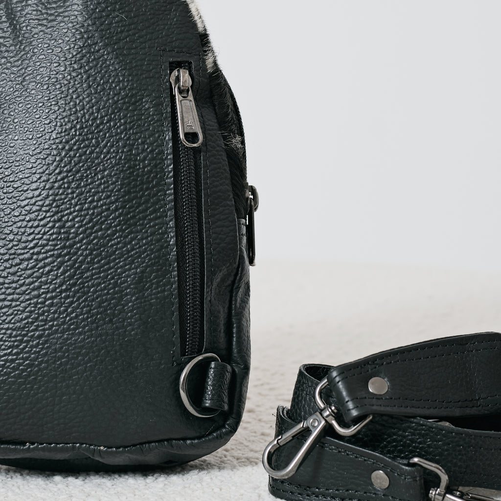 Sac bandoulière western en poil de vache noir et blanc