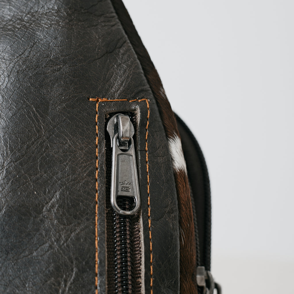 Sac bandoulière western en poil de vache brun et blanc