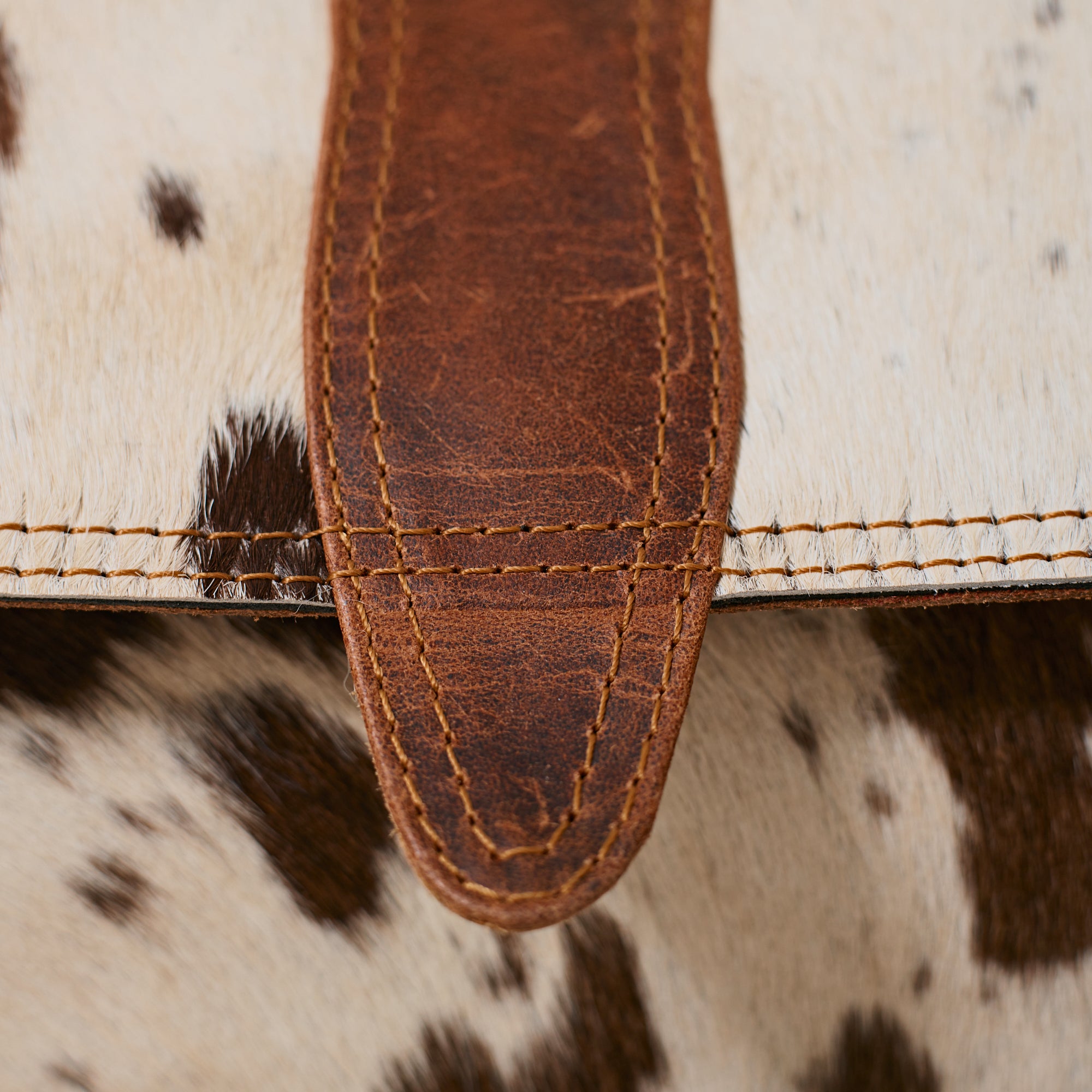Pochette western en poil de vache brun et blanc