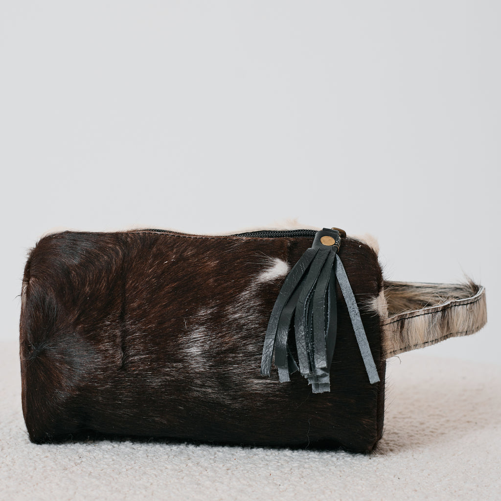Pochette western en poil de vache avec pompon