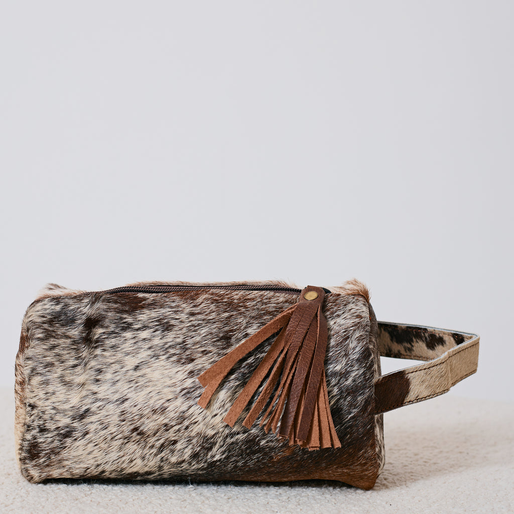Pochette western en poil de vache avec pompon