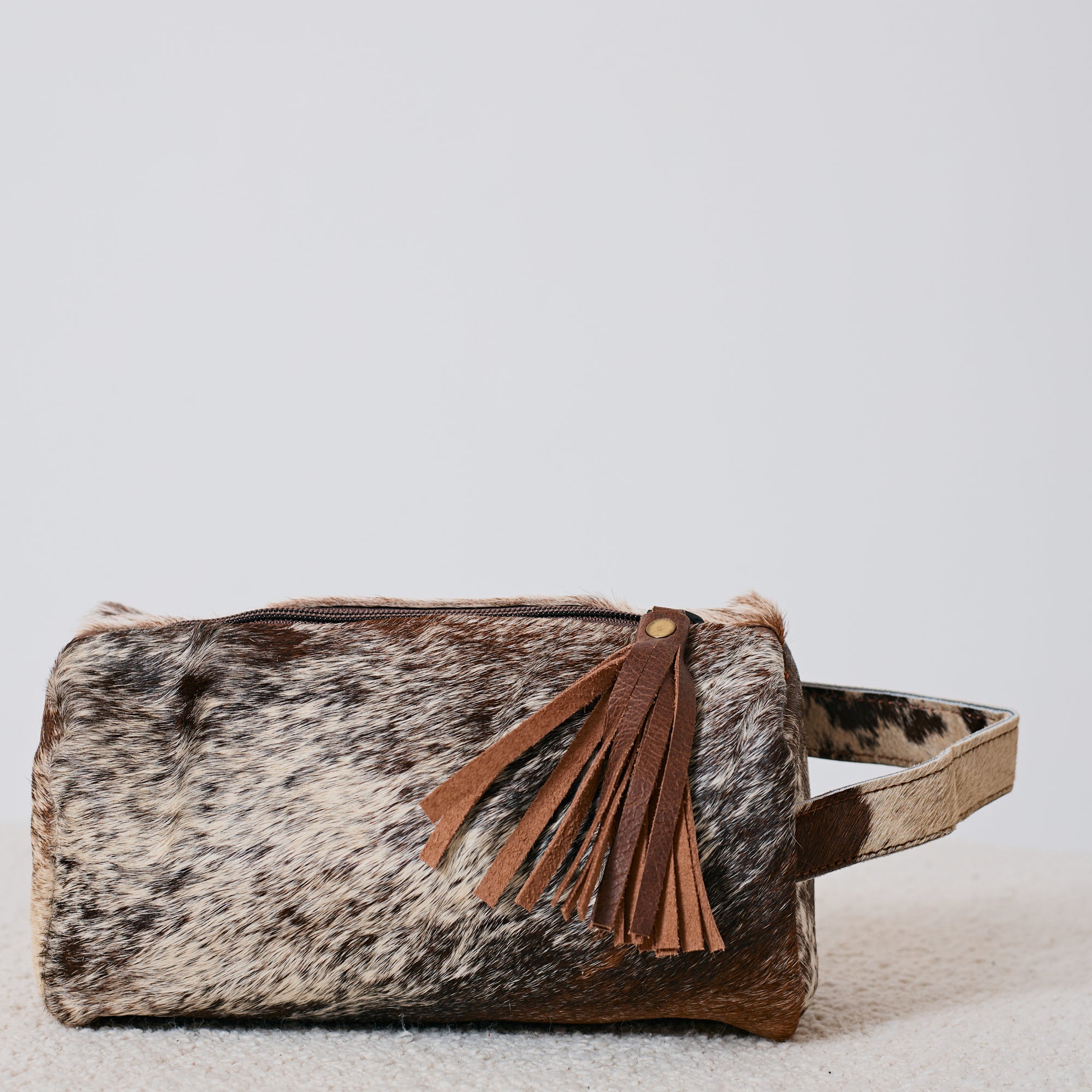 Pochette western en poil de vache avec pompon