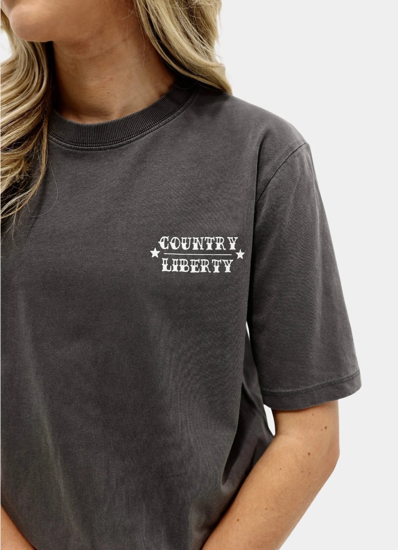 T-shirt « Country Liberty Cowgirl » noir vintage
