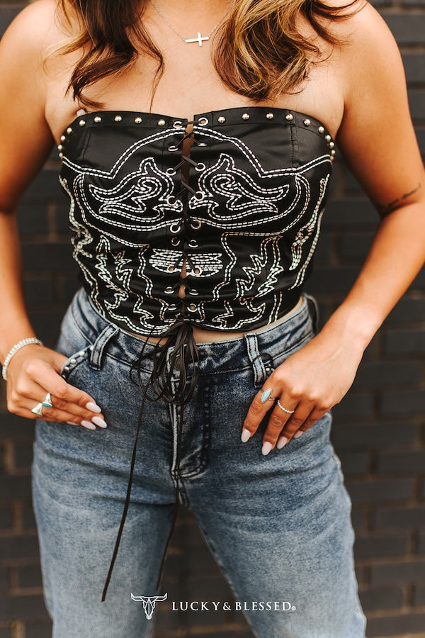 Haut corset western en cuir végétalien noir clouté
