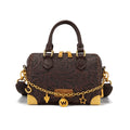 Sac Boston Wrangler en cuir floral repoussé – Café