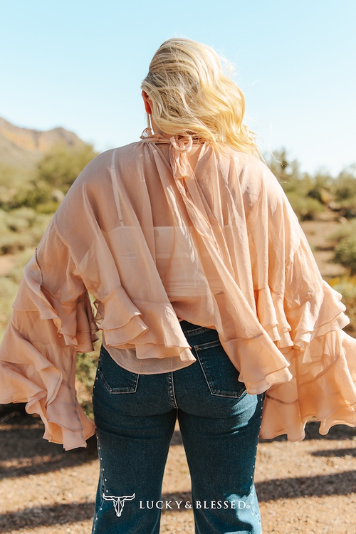 Blouse à volants et nouée à l'avant – Pêche pâle